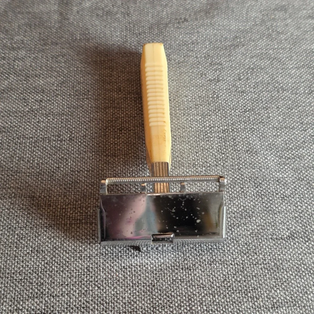 Vintage Gem Single‎ Edge Safety Razor G Logo Cream Plastic Handle Made in USA